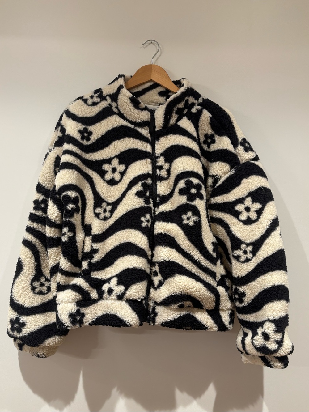 Urban Outfitters Olivia Printed Sherpa Jacket, Women’s size M - Picture 2 of 4